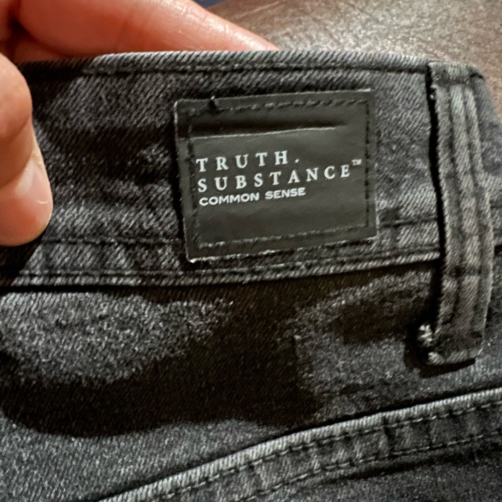TRUTH SUBSTANCE COMMON SENSE SKINNY FIT